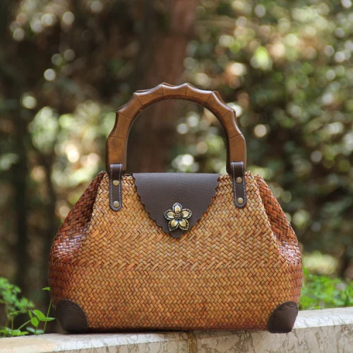 Vintage wooden handle woven handbag weaving straw bag  ladies hand bags