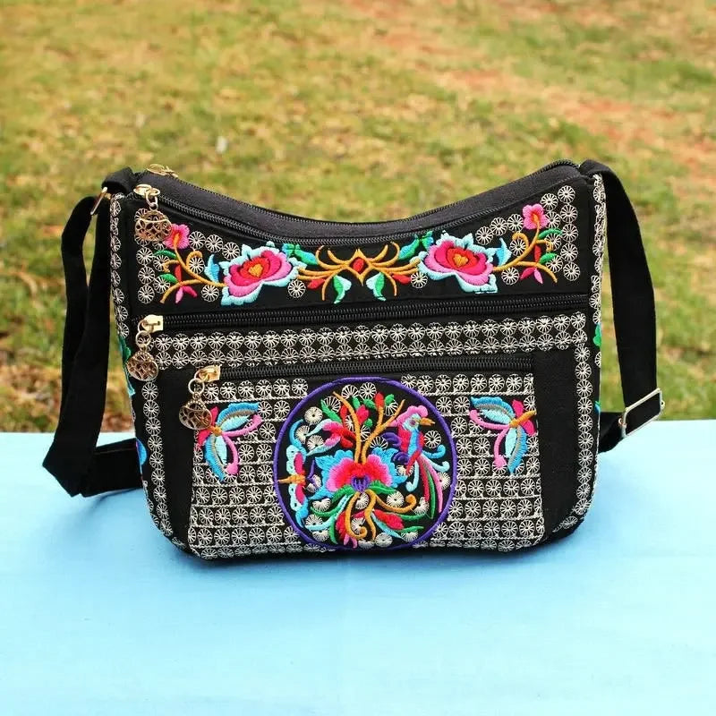 Yunnan Ethnic Style Bag Embroidered Women's Shoulder Bag Fully Embroidered Crossbody Bags for Women Ladies Hand Bags