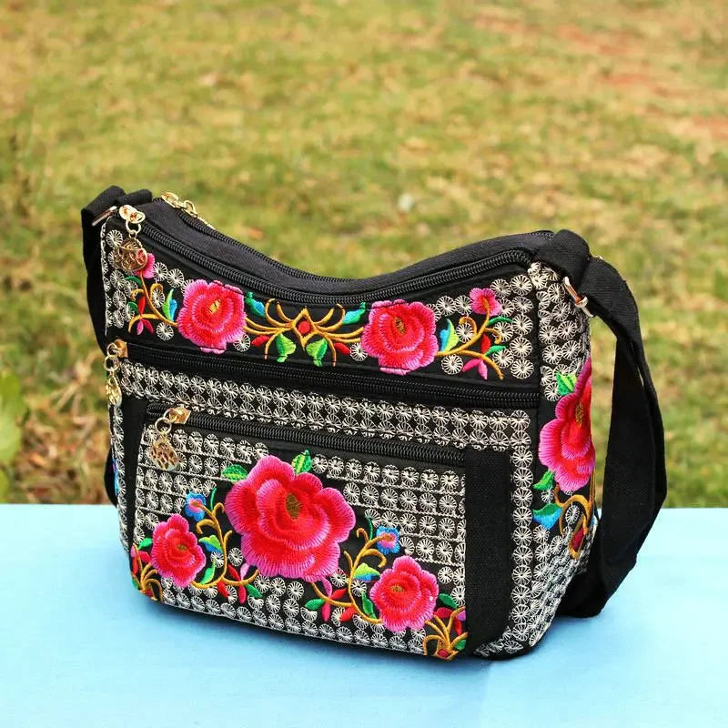 Yunnan Ethnic Style Bag Embroidered Women's Shoulder Bag Fully Embroidered Crossbody Bags for Women Ladies Hand Bags