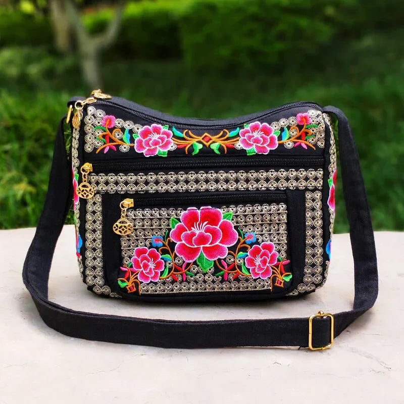 Yunnan Ethnic Style Bag Embroidered Women's Shoulder Bag Fully Embroidered Crossbody Bags for Women Ladies Hand Bags